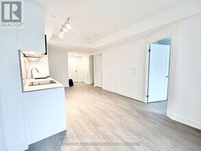 8 Cedarland Dr in Markham, ON - Building Photo - Building Photo