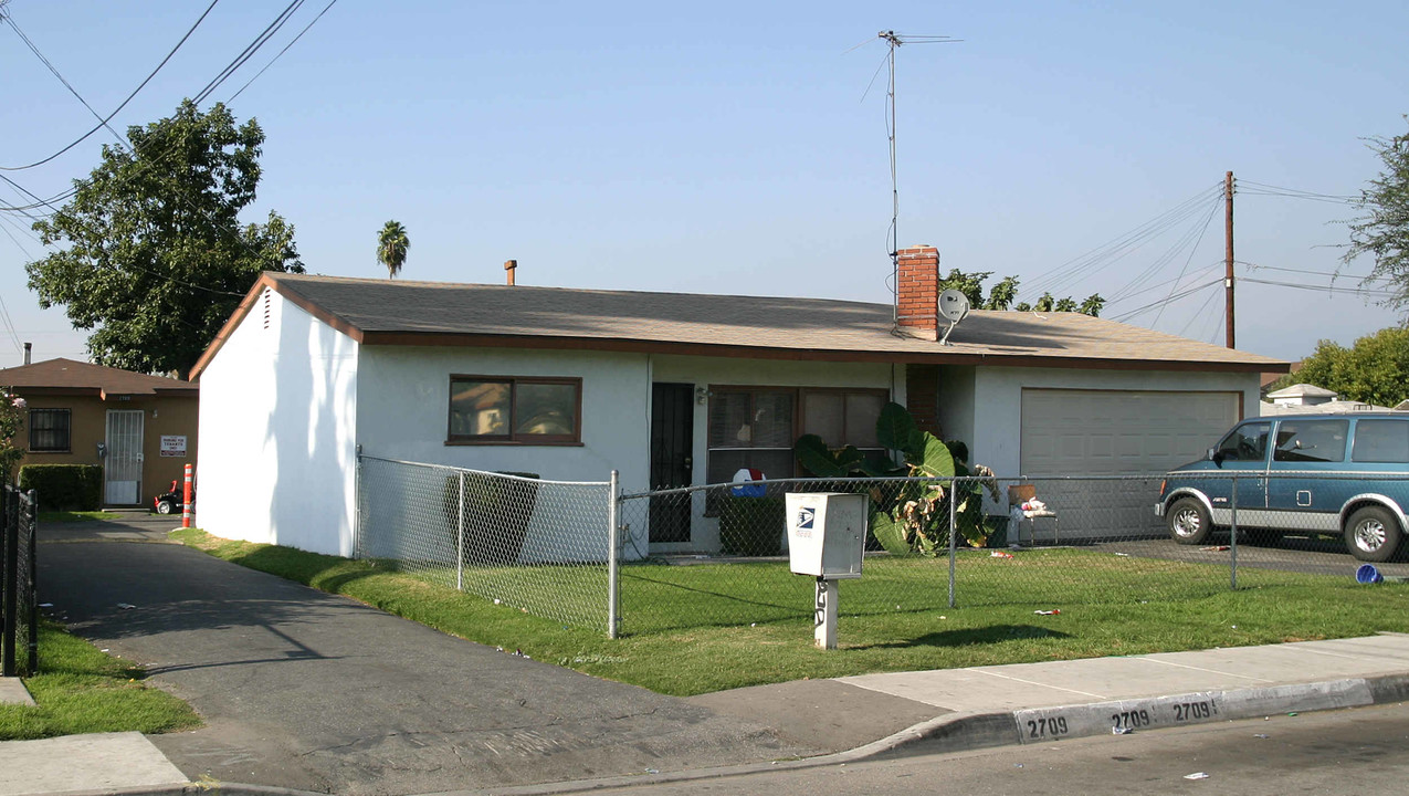 2709-2713 Leafdale Ave in El Monte, CA - Foto de edificio