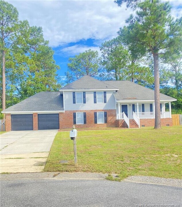 1705 Nuthatch Rd in Fayetteville, NC - Building Photo