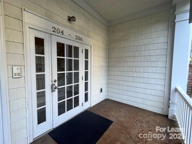 21031 Catawba Ave in Cornelius, NC - Building Photo - Building Photo