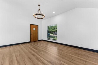 11238 Webb Chapel Ct in Dallas, TX - Building Photo - Building Photo