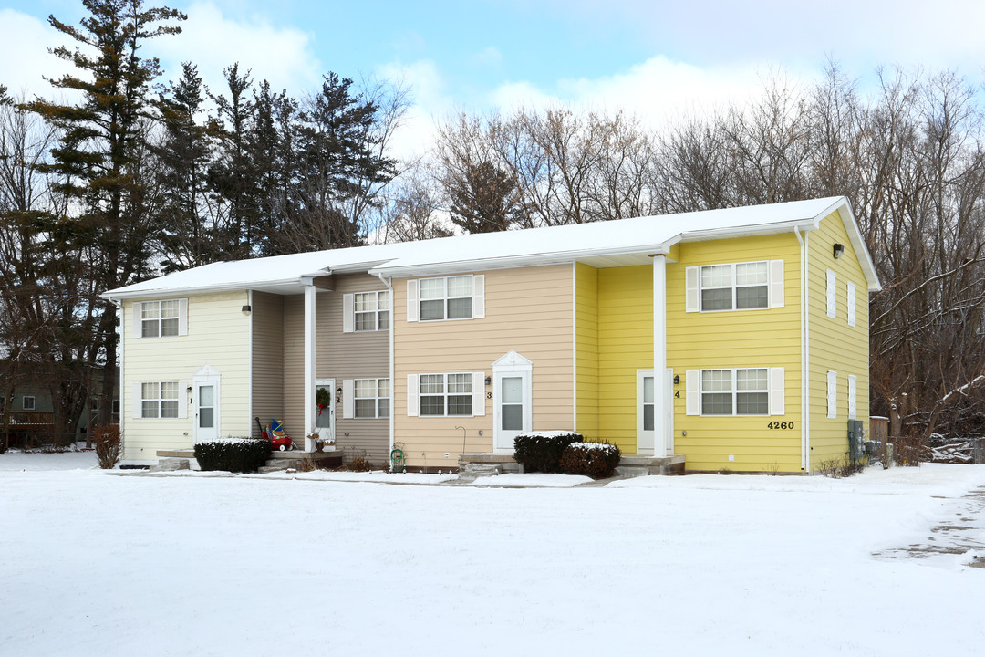 Bond Street Townhomes in Holt, MI - Building Photo