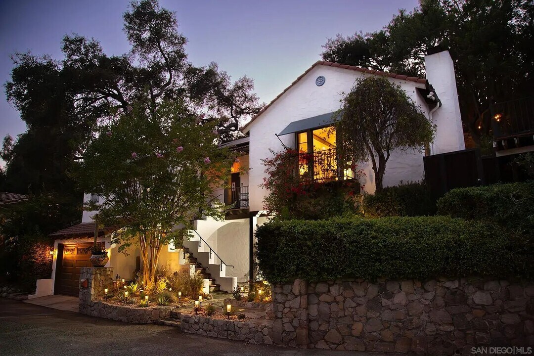 2925 Graceland Way in Glendale, CA - Building Photo