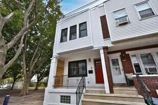 1538 S Myrtlewood St in Philadelphia, PA - Building Photo