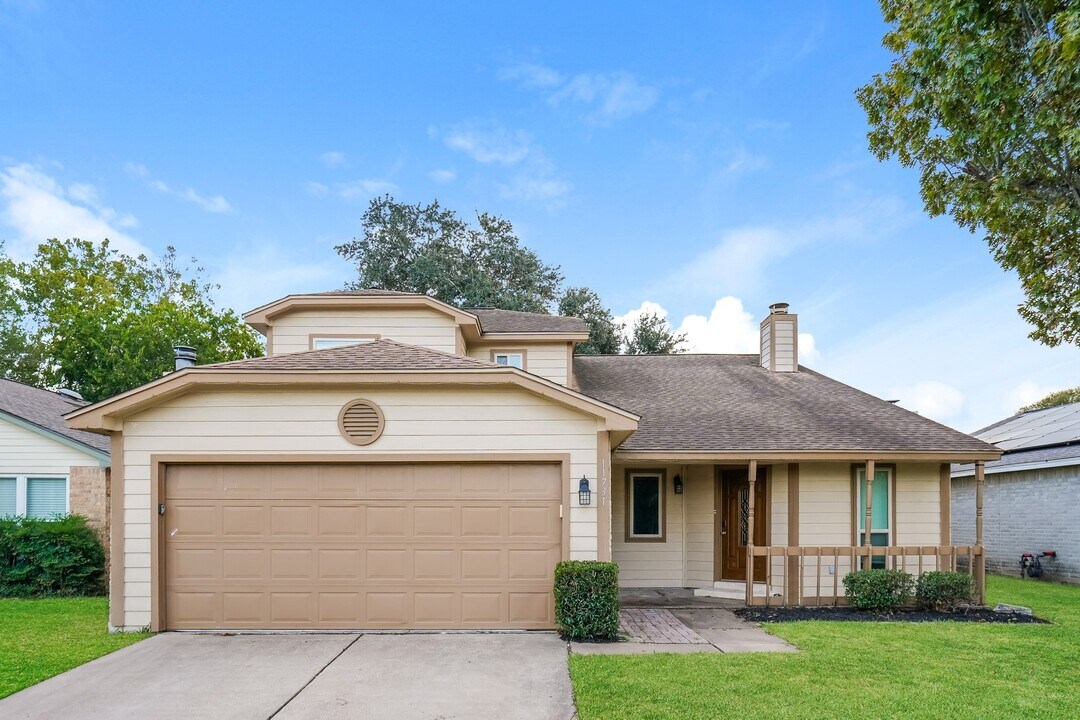 11731 Yearling Dr in Houston, TX - Building Photo