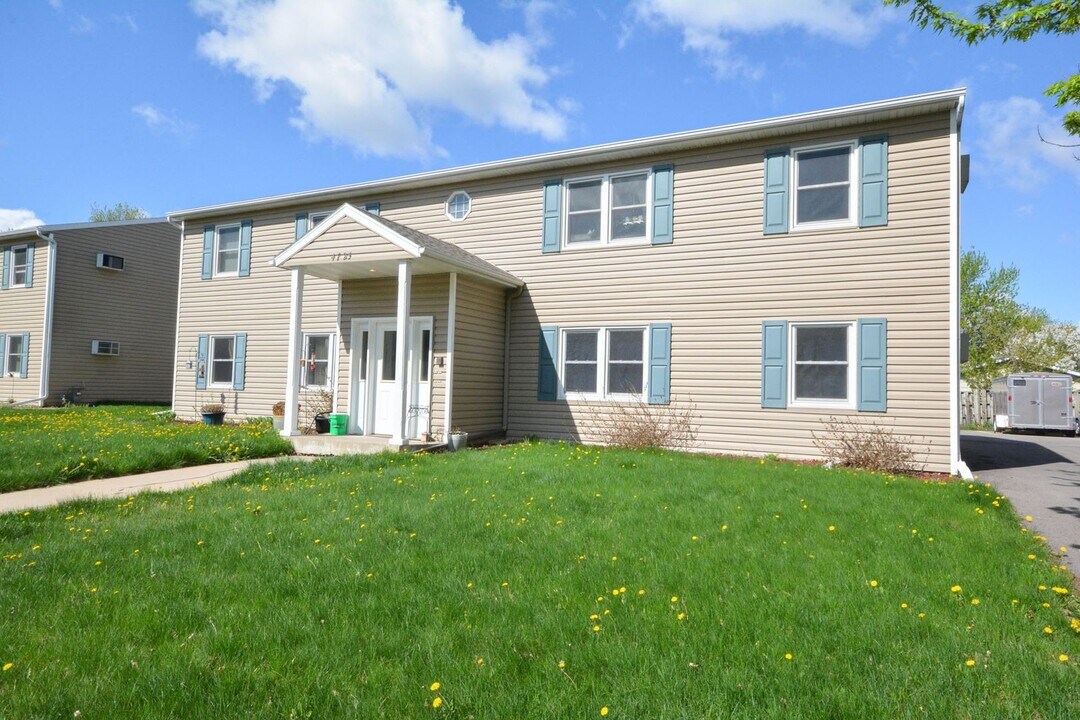 4717 14th Ave NW in Rochester, MN - Building Photo