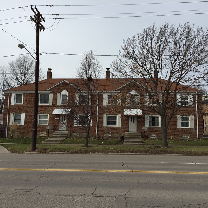 4650-4654 Pearl Rd in Cleveland, OH - Building Photo