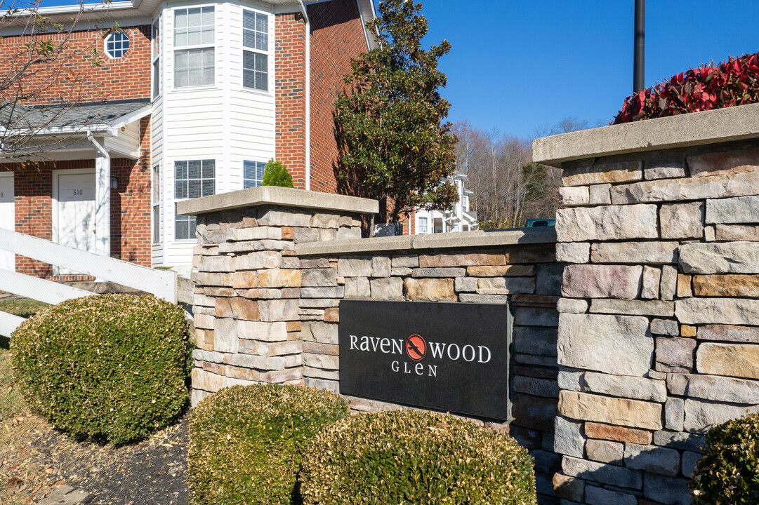 Ravenwood Glen in La Grange, KY - Building Photo