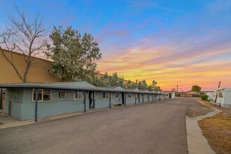 518 E Western Ave in Avondale, AZ - Foto de edificio - Building Photo