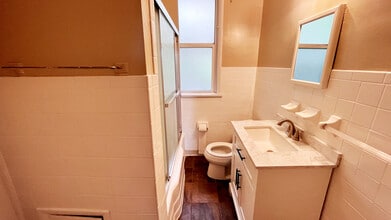 5604 Pocusset St, Unit Apartment 2 in Pittsburgh, PA - Building Photo - Building Photo