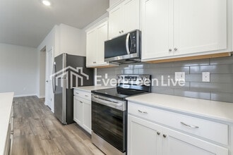 5609 Hydrangea St in Winston-Salem, NC - Building Photo - Building Photo