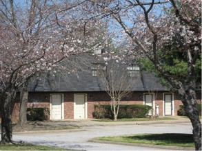 Village Park in Simpsonville, SC - Foto de edificio - Building Photo