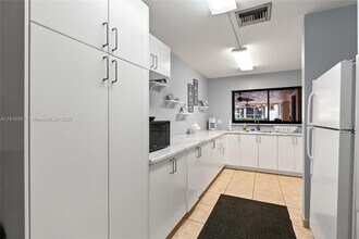 2281 SW 15th St in Deerfield Beach, FL - Building Photo - Building Photo