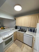 3215 NE 15th St, Unit 204 in Pompano Beach, FL - Building Photo - Building Photo