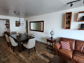 5825 Collins Ave, Unit 5D in Miami, FL - Foto de edificio - Building Photo