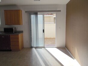 5975 Bristol Crest Ln in Las Vegas, NV - Building Photo - Building Photo