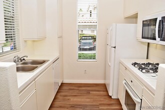 12567 Ruette Alliante in San Diego, CA - Building Photo - Building Photo