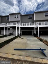 1258 Red Clover Ln in Ranson, WV - Building Photo