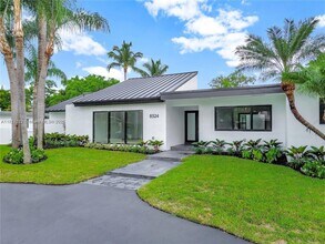 8324 SW 168th Terrace in Palmetto Bay, FL - Building Photo - Building Photo