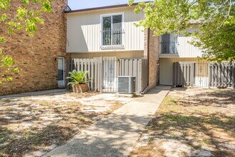 4741 Huron Dr in Pensacola, FL - Building Photo - Building Photo