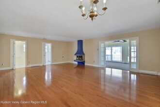 411 Albany Ave in Kingston, NY - Building Photo - Building Photo