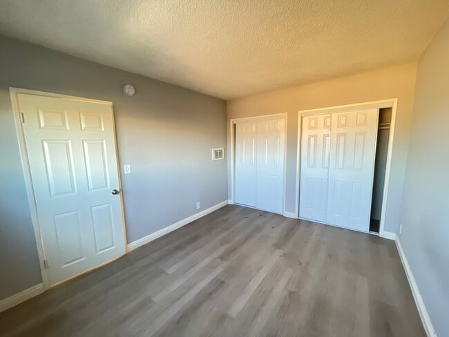 8720 Orion Ave, Unit 26 in Los Angeles, CA - Foto de edificio - Building Photo