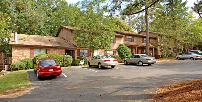 2511 Old Bainbridge Rd in Tallahassee, FL - Foto de edificio - Building Photo