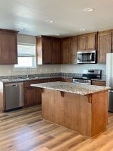 4762 Gebhard Rd in Central Point, OR - Building Photo - Building Photo