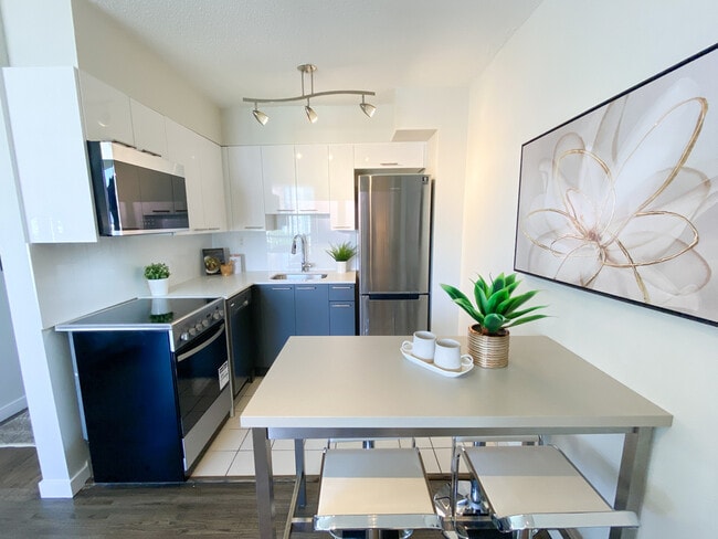 1580 Haro in Vancouver, BC - Building Photo - Building Photo