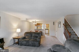 933 Elm Rd in Arbutus, MD - Building Photo