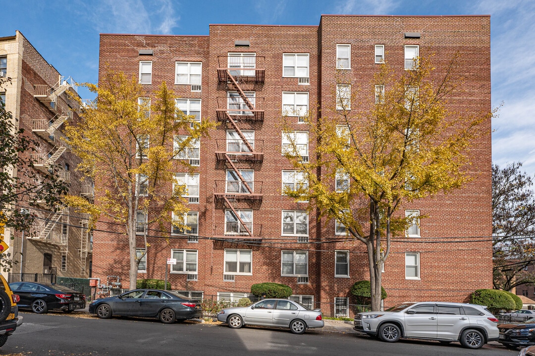 3976 57th St in Woodside, NY - Building Photo