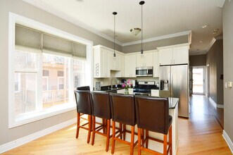 2554 W Augusta Blvd in Chicago, IL - Building Photo - Building Photo