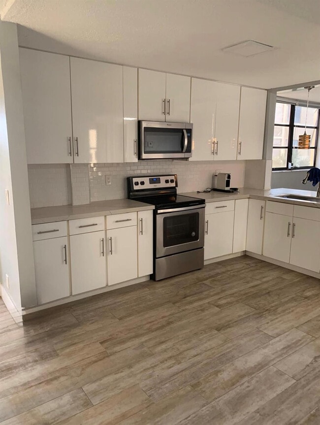 property at 6475 W Oakland Park Blvd