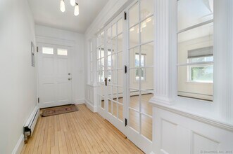 231 Flax Hill Rd in Norwalk, CT - Building Photo - Building Photo