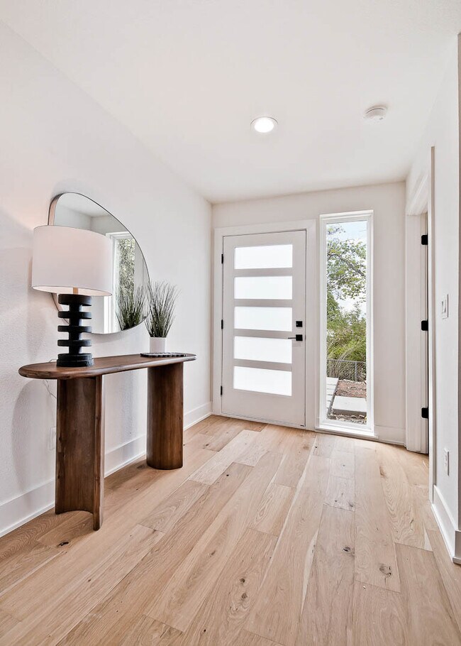 210 NW 9th St in Bentonville, AR - Foto de edificio - Building Photo