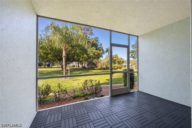 5737 Whitaker Rd in Naples, FL - Building Photo - Building Photo