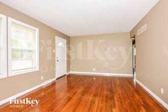 1007 Chambers Rd in Ferguson, MO - Foto de edificio - Building Photo