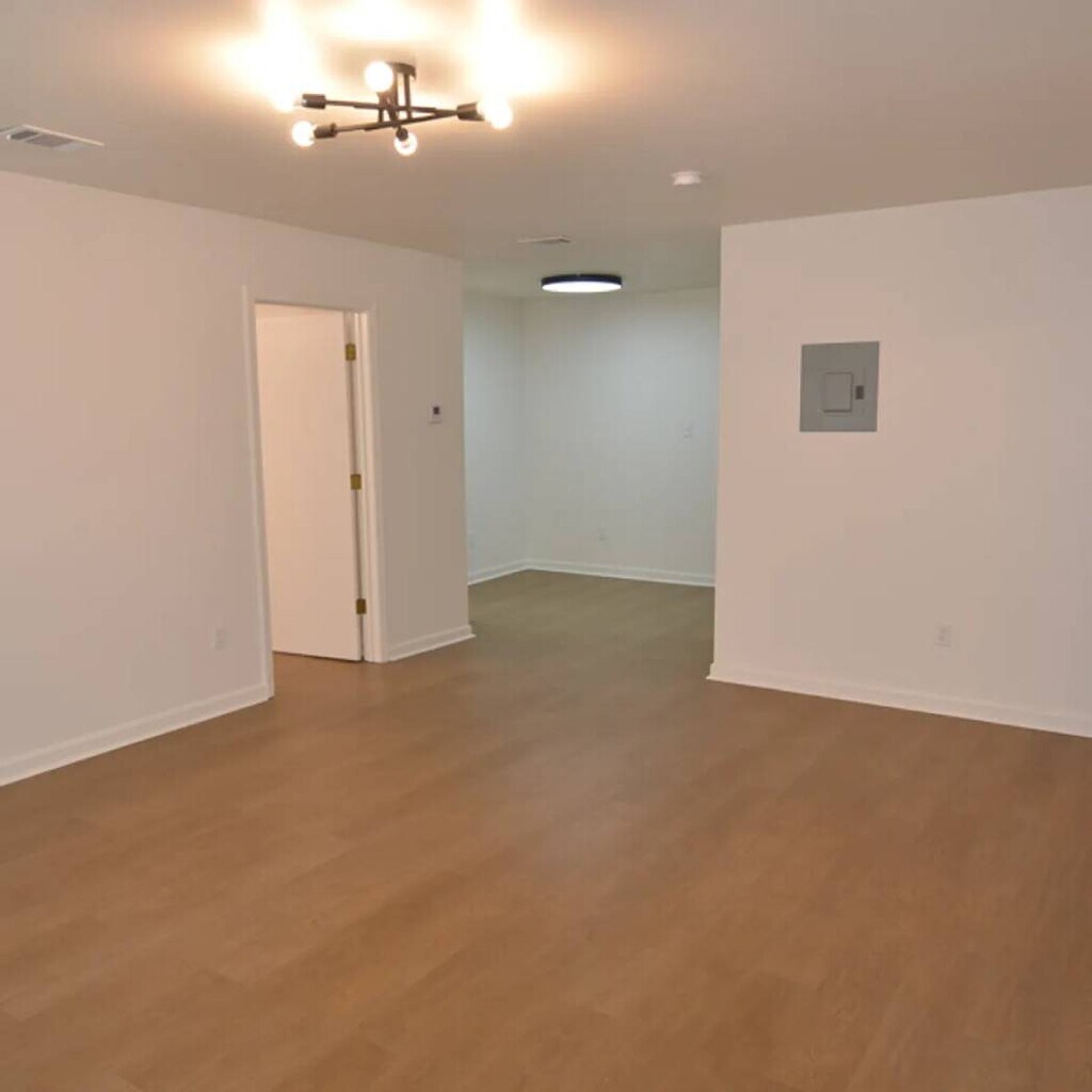 Whitney Manor Gretna, LA Apartments