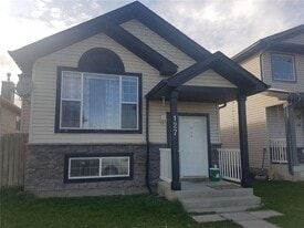 127 Saddlemont Way NE in Calgary, AB - Building Photo