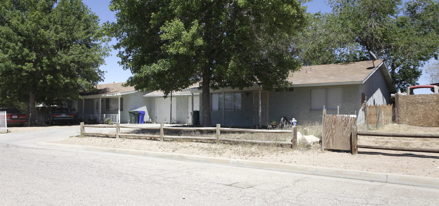 18517 New Hampshire Rd in Adelanto, CA - Building Photo