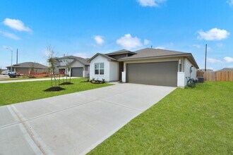 14515 Rain Tree Dr in Mont Belvieu, TX - Building Photo - Building Photo