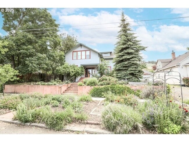 1706 Oak St in La Grande, OR - Building Photo - Building Photo