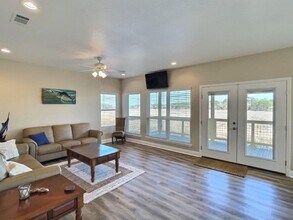 8712 W Simmons Bayou Dr in Ocean Springs, MS - Building Photo - Building Photo