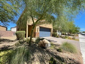 2232 Sky Island Dr in Henderson, NV - Foto de edificio - Building Photo