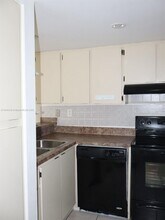 6995 NW 186th St in Hialeah, FL - Building Photo - Building Photo