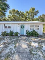 76 Carson Dr NE in Fort Walton Beach, FL - Building Photo