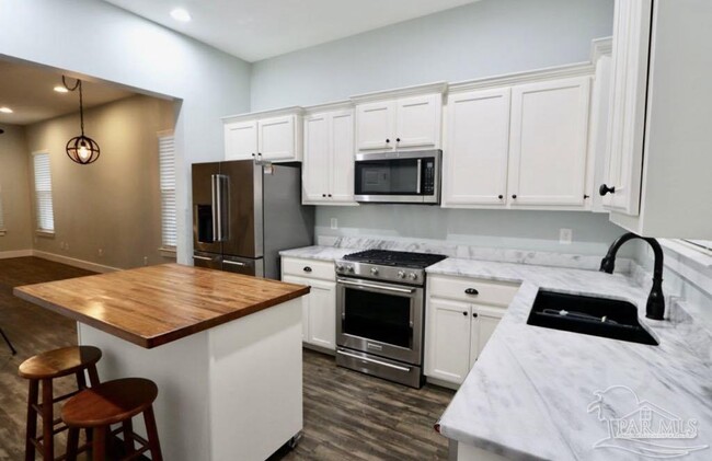 1201 N Davis Hwy in Pensacola, FL - Building Photo - Building Photo