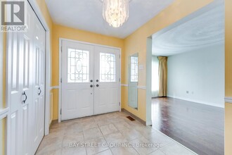 55 Milano Ct in Hamilton, ON - Building Photo - Building Photo