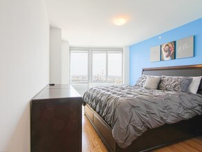 4545 Center Blvd-Unit -3201 in Queens, NY - Building Photo - Building Photo