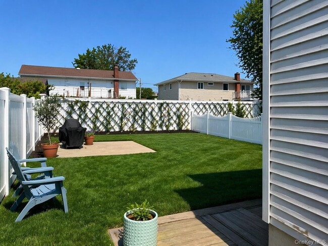 10 Mckinley in Lindenhurst, NY - Building Photo - Building Photo